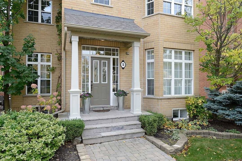 5 Angus Glen Blvd, Markham, L6C1Z1 | Image 2