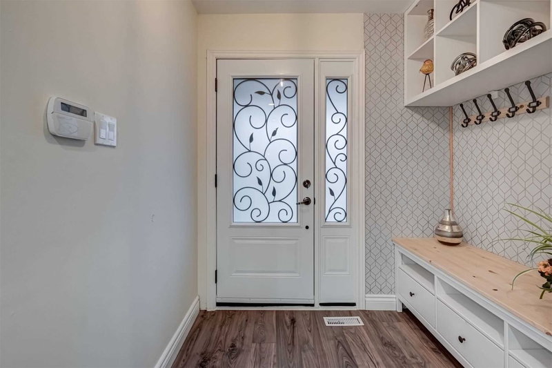 72 Ashton Rd, Newmarket, L3Y 5R5 | Image 3