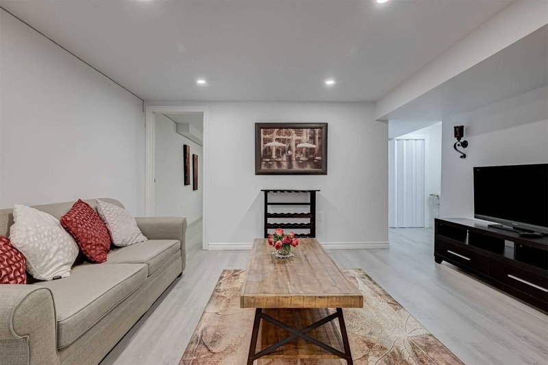 Bsmt - 72 Ashton Rd, Newmarket, L3Y 5R5 | Image 3