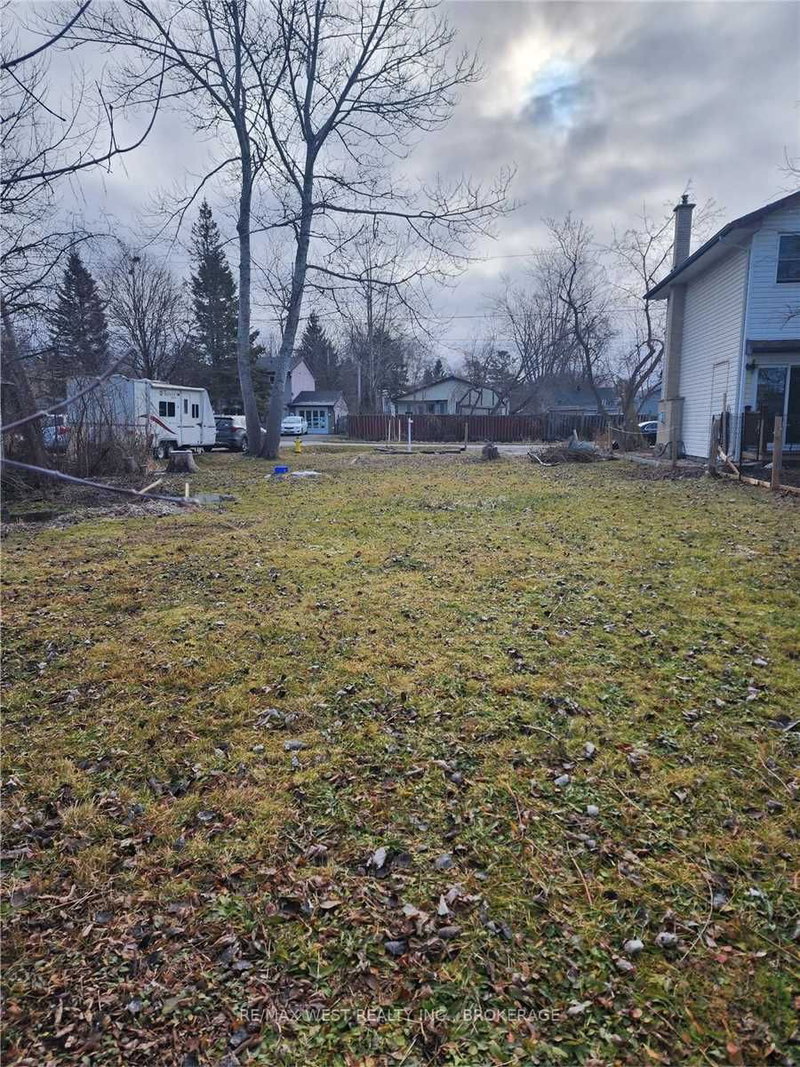 310 Terrace Dr, Georgina, L4P 2Y8 | Image 2