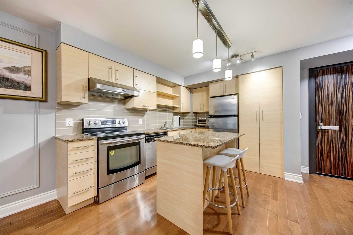 Listing Image 7