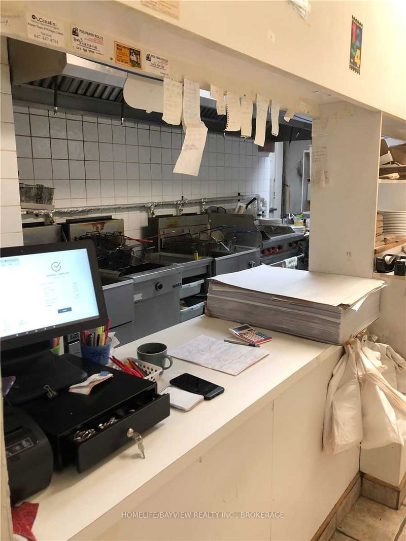 52 - 10909 Yonge St, Richmond Hill, L4C 3E3 | Image 2