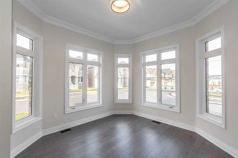 102 Giardina Cres, Richmond Hill, L4B 0G2 | Image 3