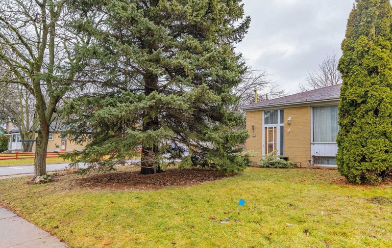 304 Kerswell Dr, Richmond Hill, L4C2X2 | Image 2