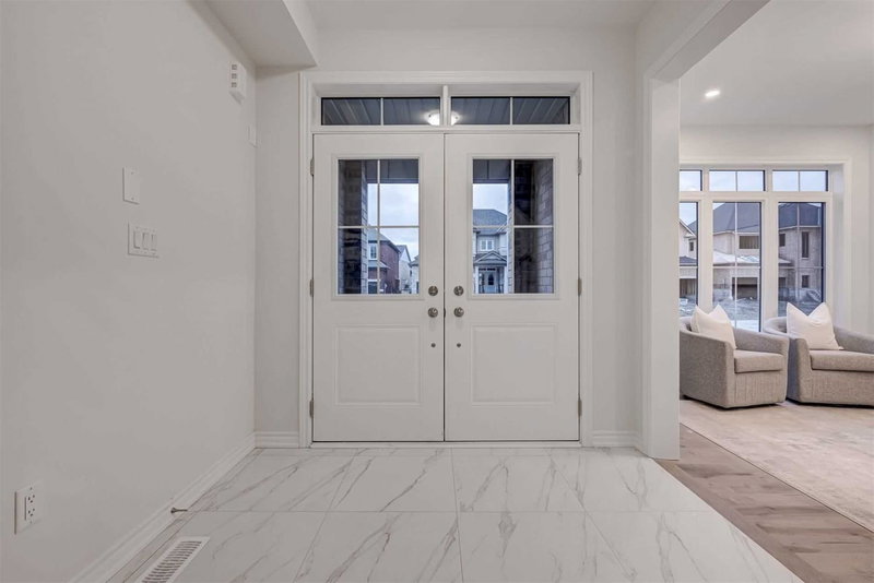 1633 Corsal Crt, Innisfil, L9S 0J9 | Image 3