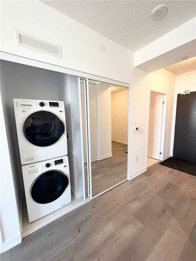 Unit 1715 — 10 Honeycrisp Cres, Vaughan - Vaughan Corporate Centre image-0-4