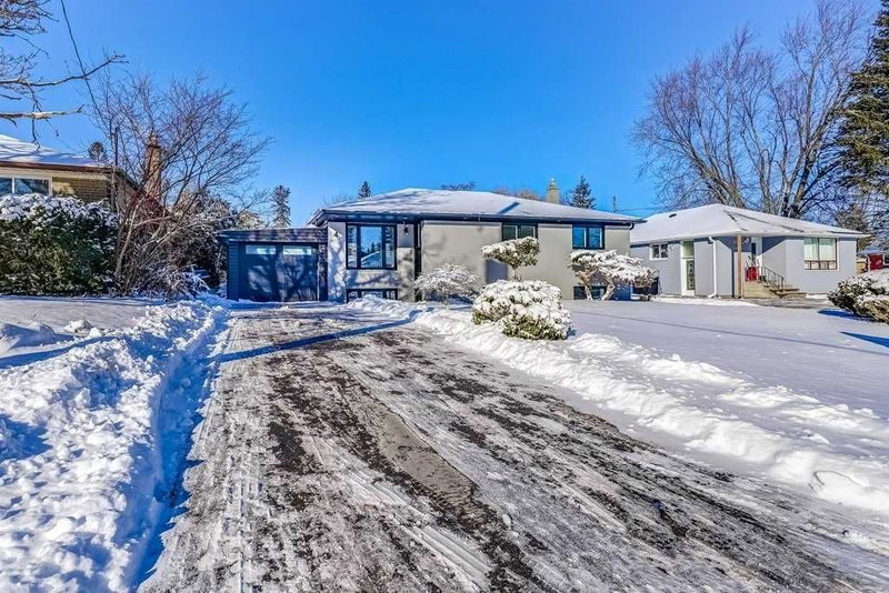 4 Holman Cres, Aurora, L4G1Z9 | Image 2