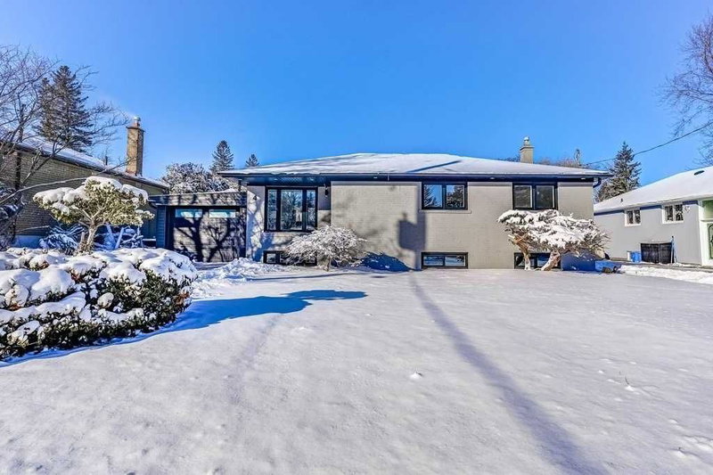 4 Holman Cres, Aurora, L4G1Z9 | Image 3