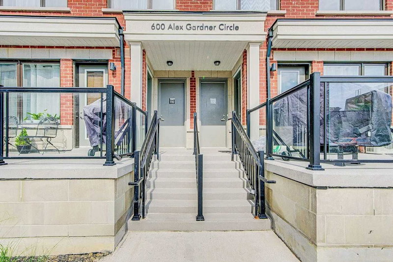 110 - 600 Alex Gardner Circ, Aurora, L4G 3G5 | Image 2