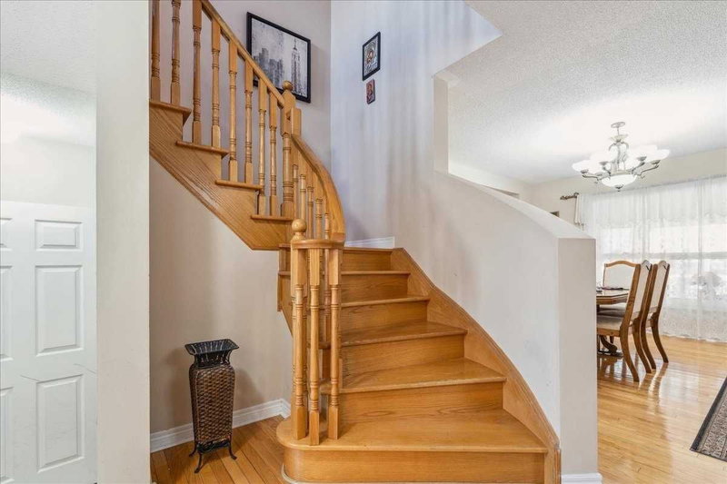 29 Eminence Rd, Vaughan, L4K 5K1 | Image 3