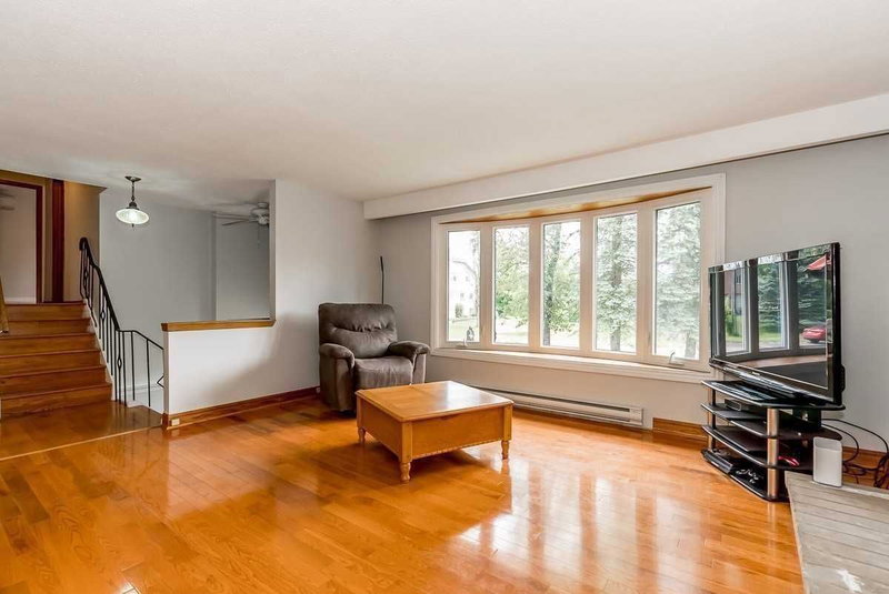 100 River Dr, East Gwillimbury, L9N 1A4 | Image 2