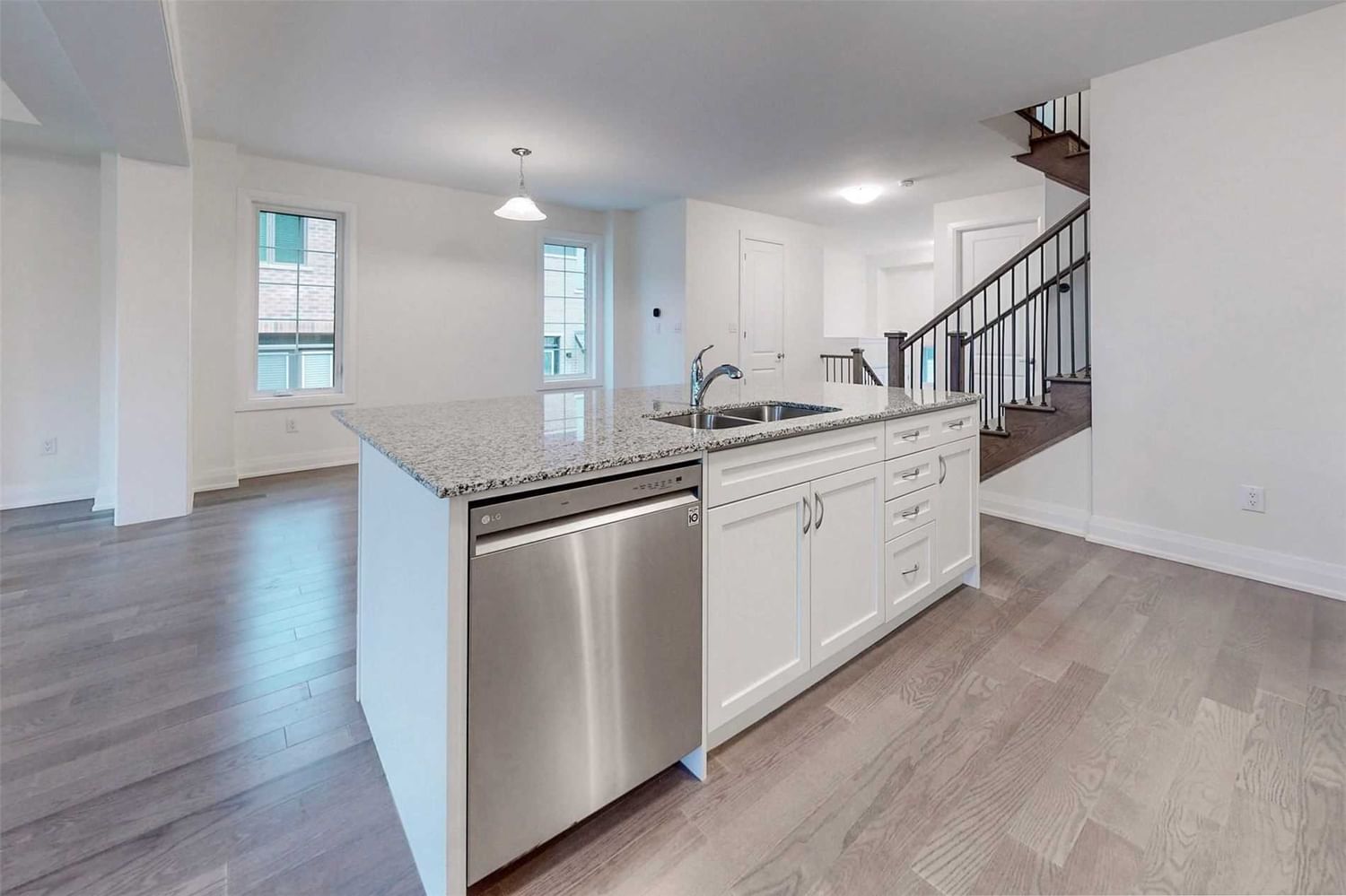 Listing Image 14