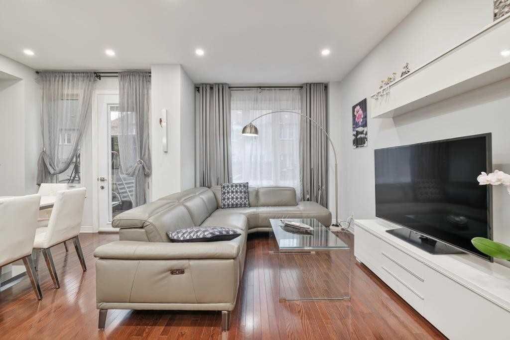 Listing Image 8