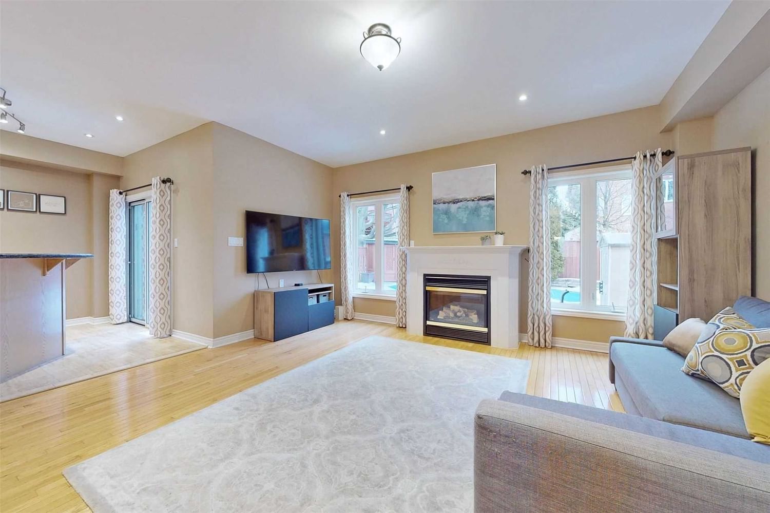 Listing Image 3