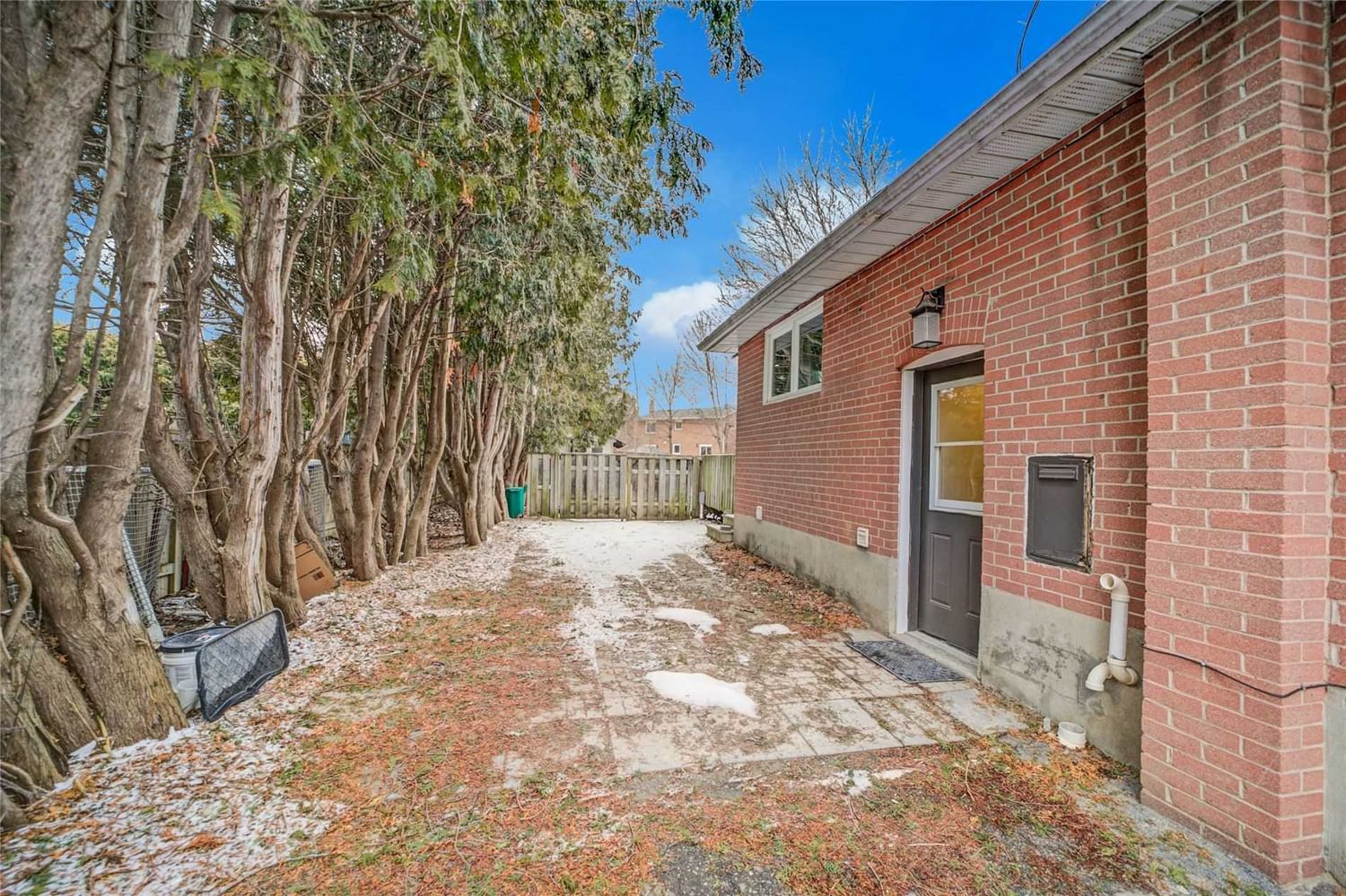 Listing Image 4