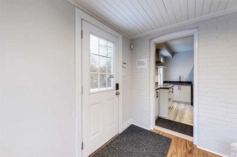 12 Vincent St, Newmarket, L3Y 4G2 | Image 2