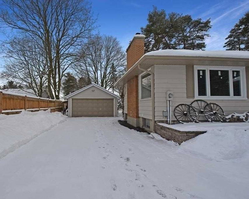 5373 Aurora Rd, Whitchurch-Stouffville, L4A 3K2 | Image 2