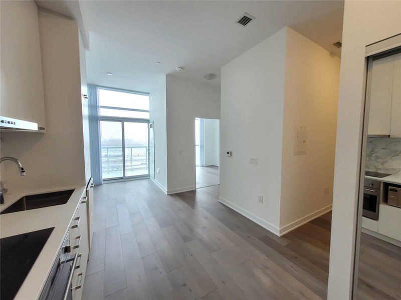 1805 - 10 Honeycrisp Cres, Vaughan, L4K 5C3 | Image 3