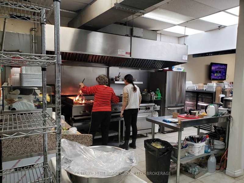 L6 - 10720 Yonge St, Richmond Hill, L4C 3C9 | Image 2