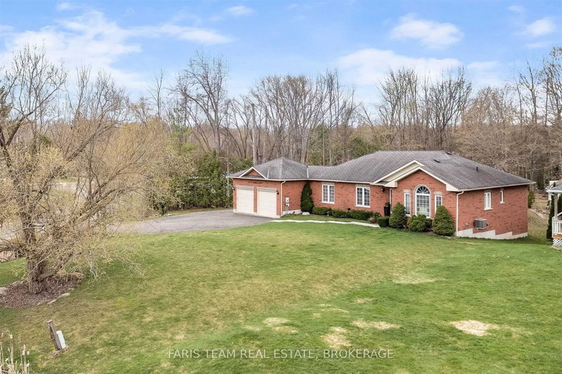 3618 Linda St, Innisfil, L9S 2L2 | Image 2