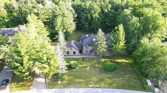 322 Woodland Acres Crescent