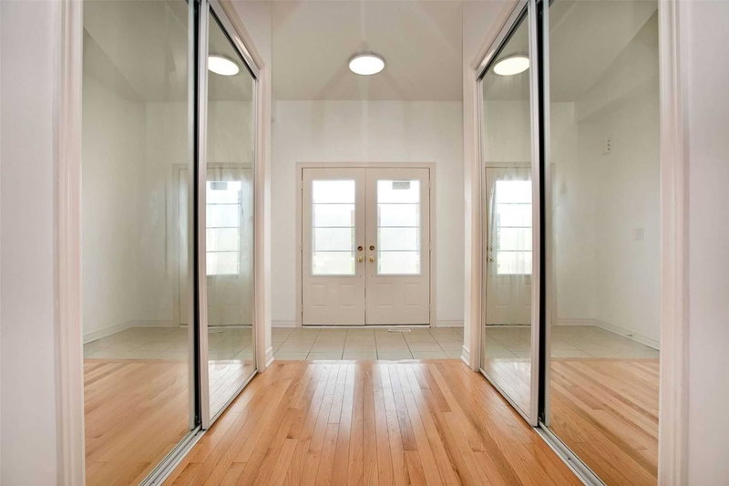 8 Kavanagh Ave, East Gwillimbury, L9N 0P6 | Image 2