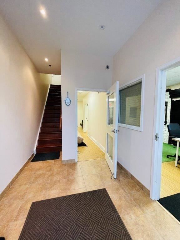 8 Upper - 16945 Leslie St, Newmarket, L3Y9A2 | Image 3