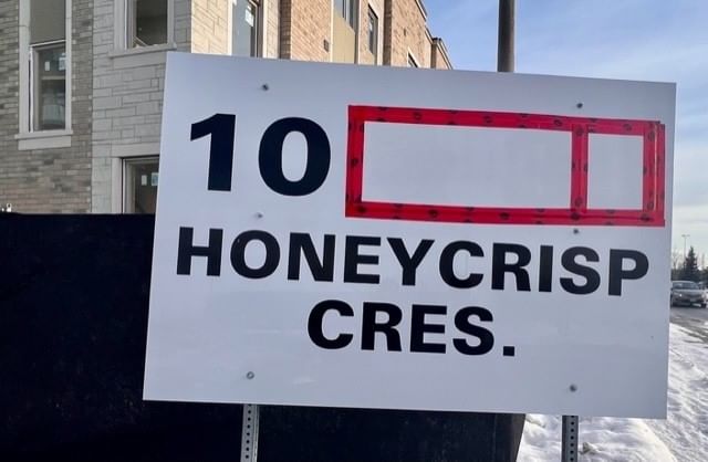 207 - 10 Honeycrisp Cres, Vaughan, L4K 0M7 | Image 2