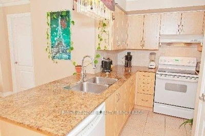 Unit 702 — 50 Disera Dr, Vaughan - Beverley Glen image-0-4