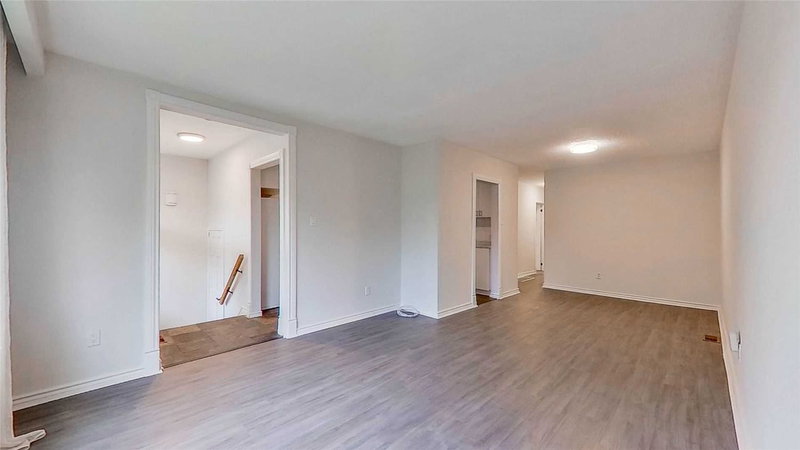 Main - 140 Cherrywood Dr, Newmarket, L3Y 2X7 | Image 3