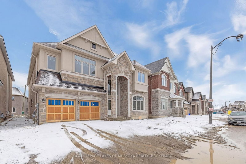 21 Charles White Crt, East Gwillimbury, L0G 1V0 | Image 2