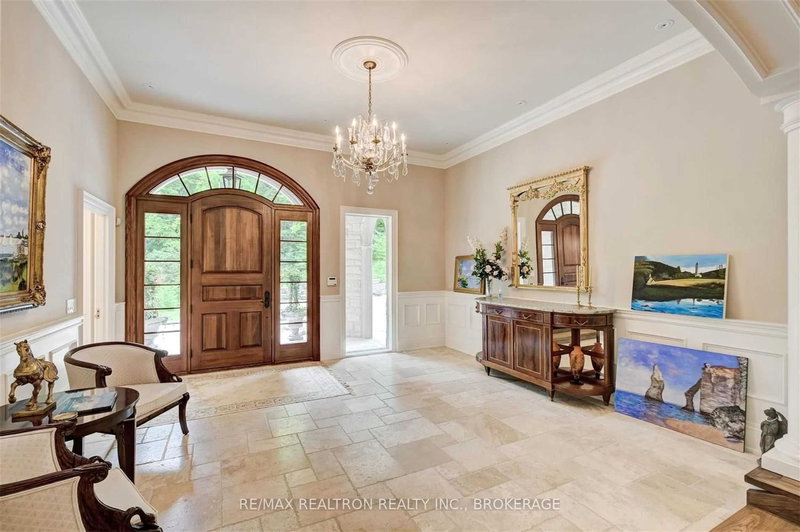 1865 Davis Dr W, King, L3Y 4V9 | Image 3