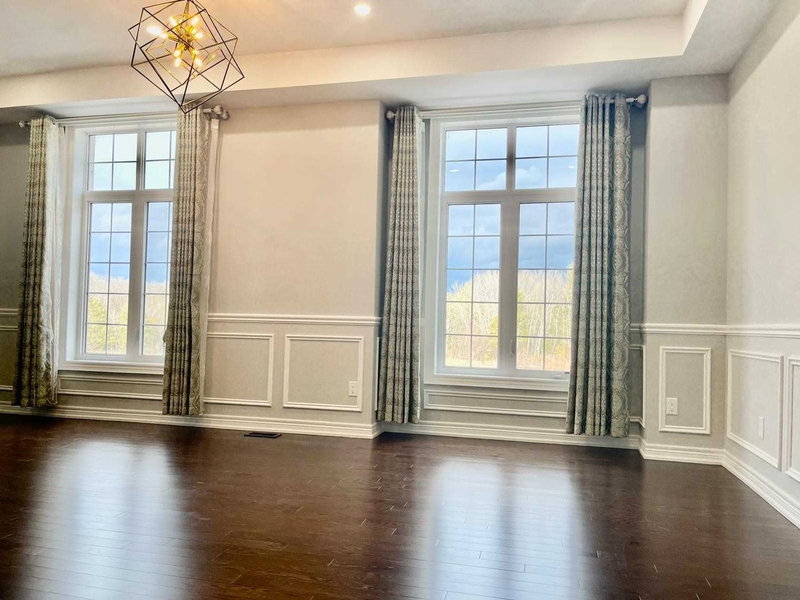 707 Clifford Perry Pl, Newmarket, L3X 0J4 | Image 2