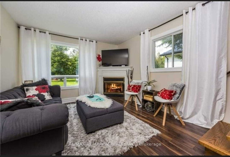 2196 Richard St, Innisfil, L9S 2C4 | Image 2