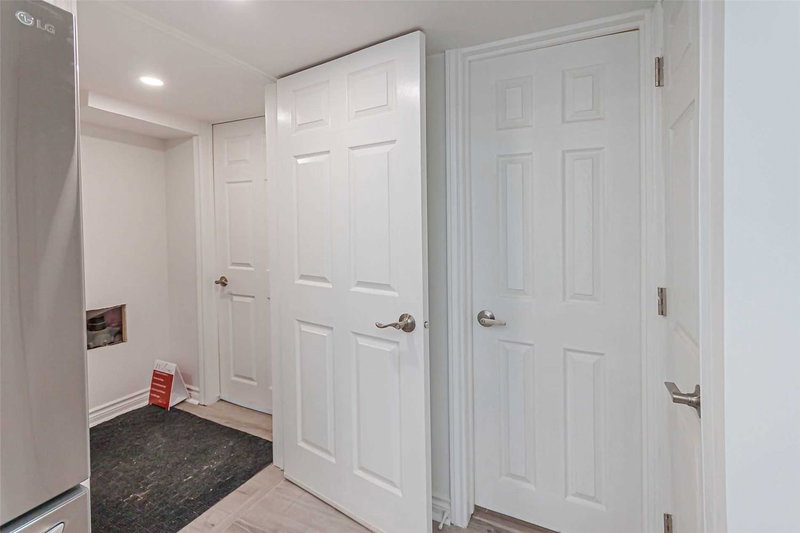 B - 719 Shanahan Blvd, Newmarket, L3X 1P8 | Image 3