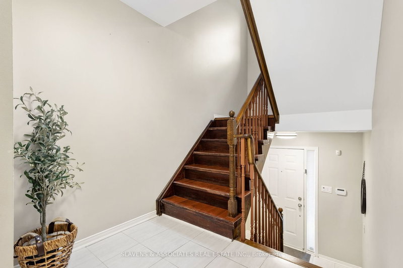 39 - 114 Leah Cres, Vaughan, L4J 8C3 | Image 3