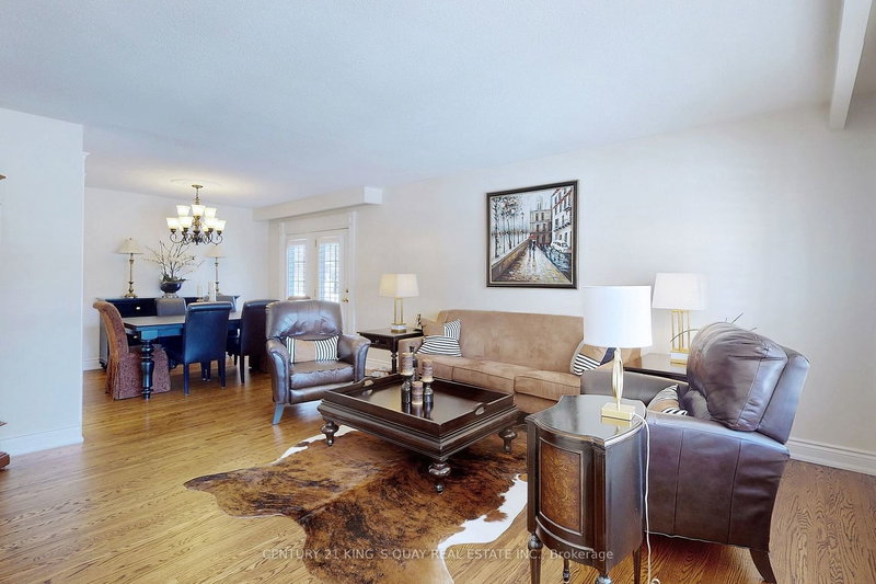 8 Miner Circ, Markham, L3R 1Y1 | Image 3