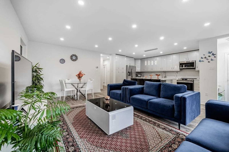 302 Crosby Ave, Richmond Hill, L4C 2R6 | Image 3