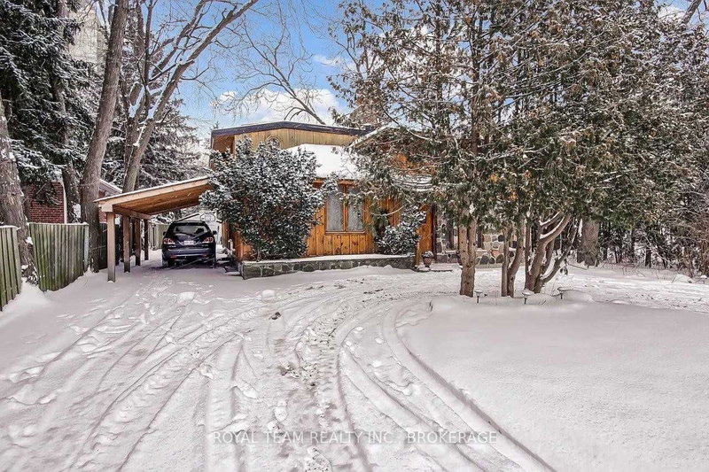 17 Yongehurst Rd, Richmond Hill, L4C 3T3 | Image 2