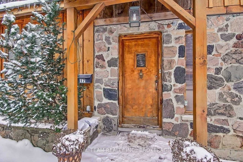 17 Yongehurst Rd, Richmond Hill, L4C 3T3 | Image 3