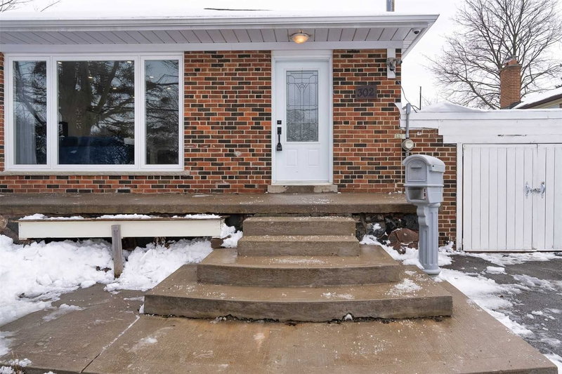 302 Crosby Ave, Richmond Hill, L4C 2R6 | Image 3