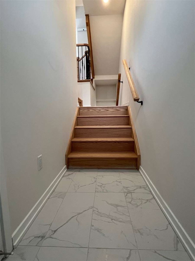 137 Rattenbury Rd, Vaughan, L6A 5C6 | Image 2