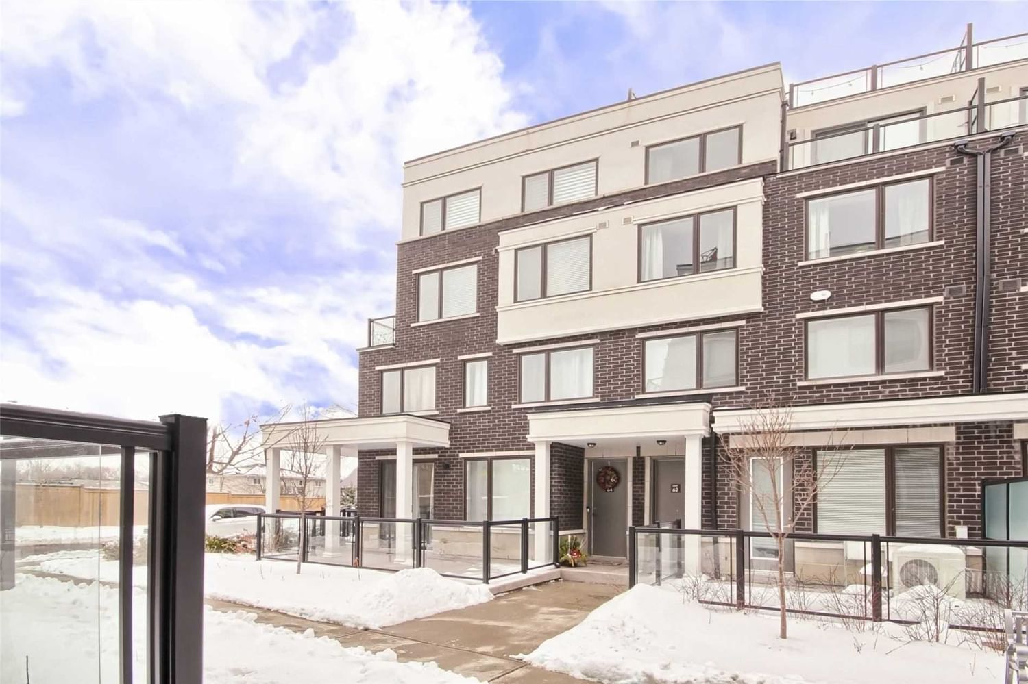 Townhouse leased at 64-300 Alex Gardner Circle, Aurora, Aurora Heights, L4G 0G5 - MLS: N5947371