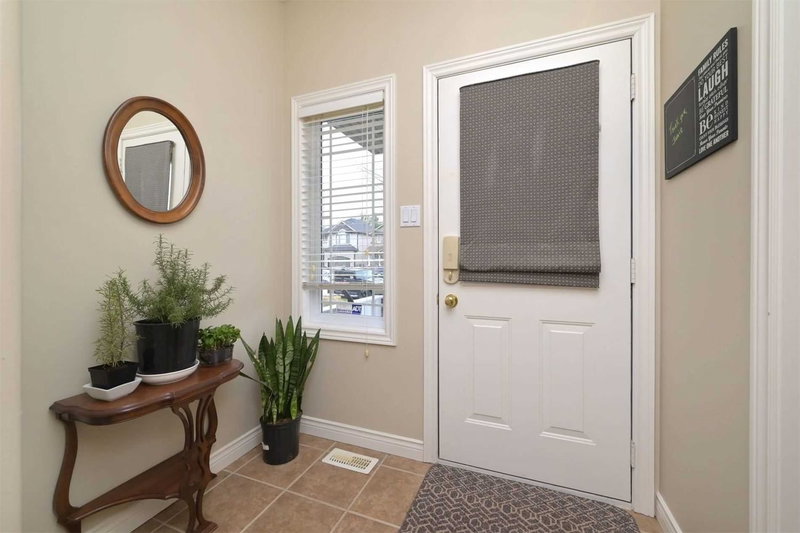 39 Stoneham St, New Tecumseth, L9R 2E6 | Image 3