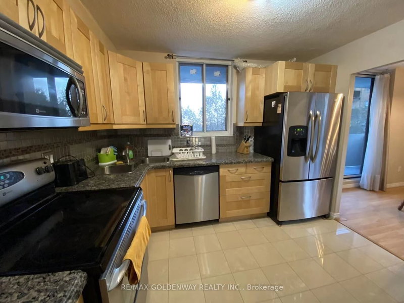 202 - 7451 Yonge St, Markham, L3T 2B4 | Image 3