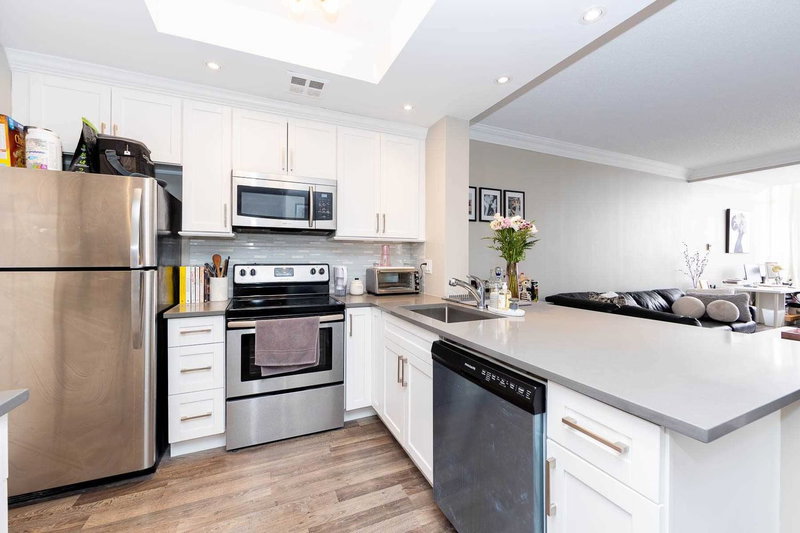 Ph6 - 22 Clarissa Dr, Richmond Hill, L4C 9R6 | Image 3