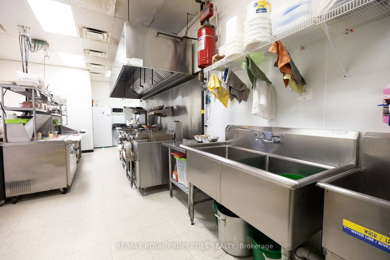 11 - 10620 Yonge St, Richmond Hill, L4C 3C8 | Image 2