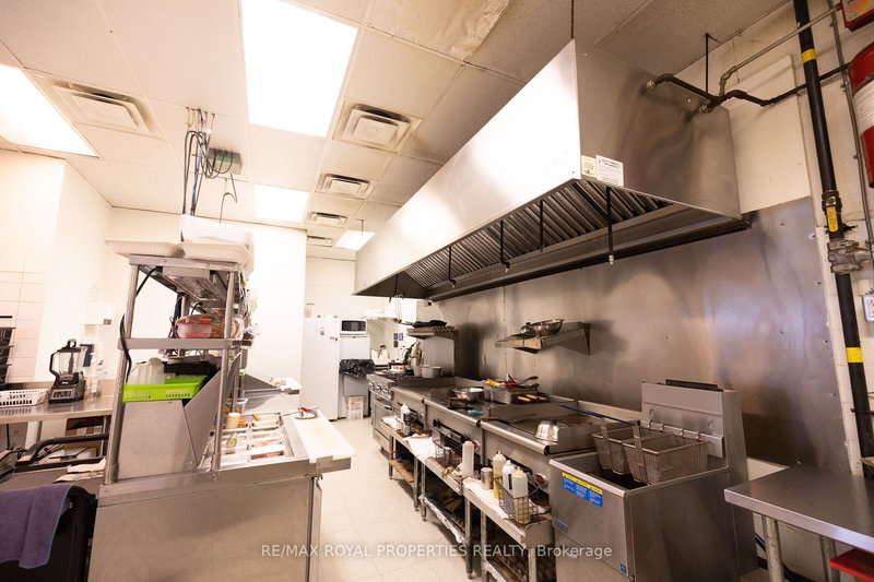 11 - 10620 Yonge St, Richmond Hill, L4C 3C8 | Image 3