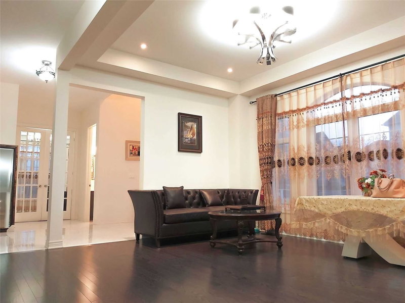 14 Dr Pearson Crt, East Gwillimbury, L9N 0P4 | Image 3