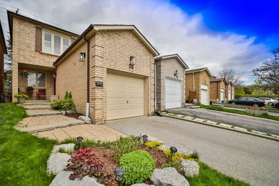 Detached House sold at 28 Augusta Court, Markham, Ontario, L3T 7K7 - Royal Orchard - MLS: N5960436